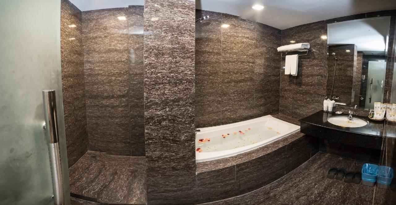 Elegant Hotel Pyi Thar Yar Rangun Kültér fotó